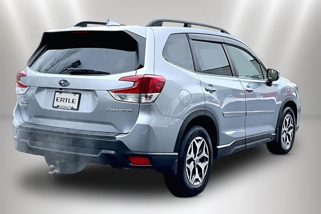 Used 2020 Subaru Forester Premium image 5