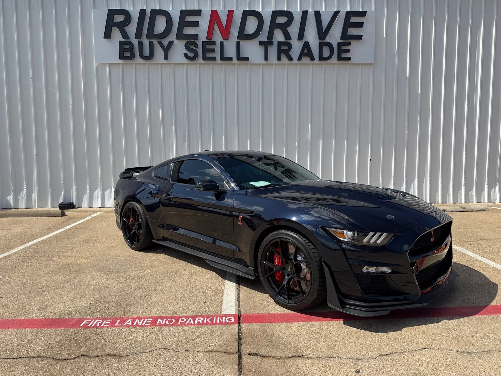 Used 2021 Ford Mustang Shelby GT500 w/ Technology Package RWD image 9