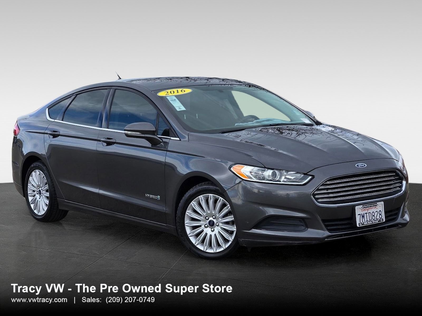Used 2016 Ford Fusion SE image 1