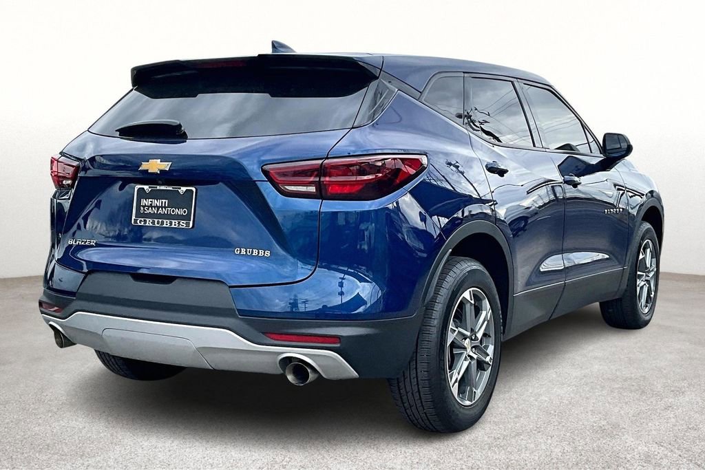 Used 2023 Chevrolet Blazer LT image 2