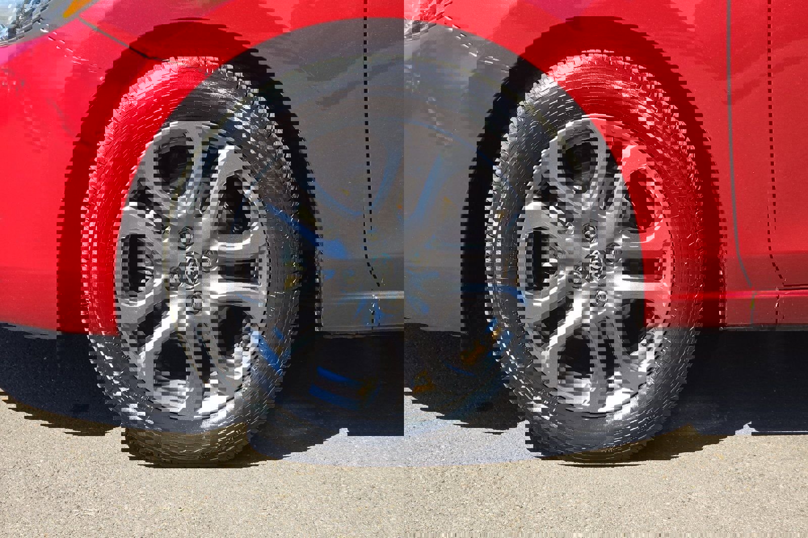 Used 2020 Toyota Yaris LE FWD image 31