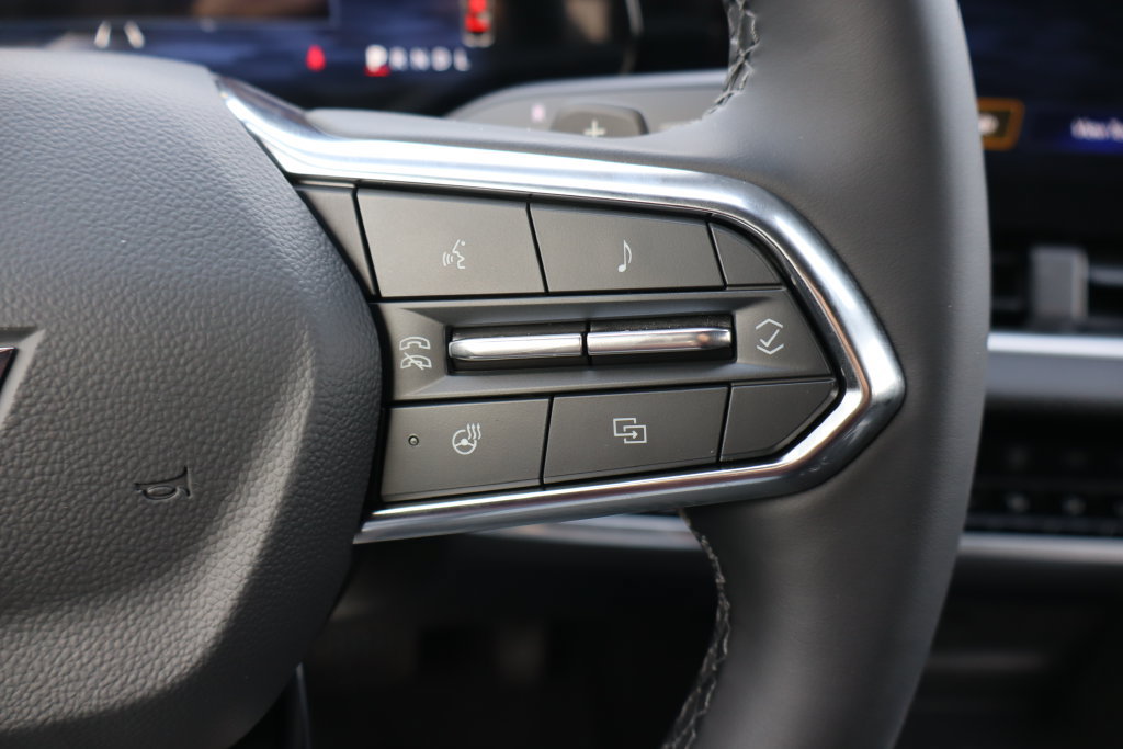 New 2027 Chevrolet Equinox LT FWD image 9