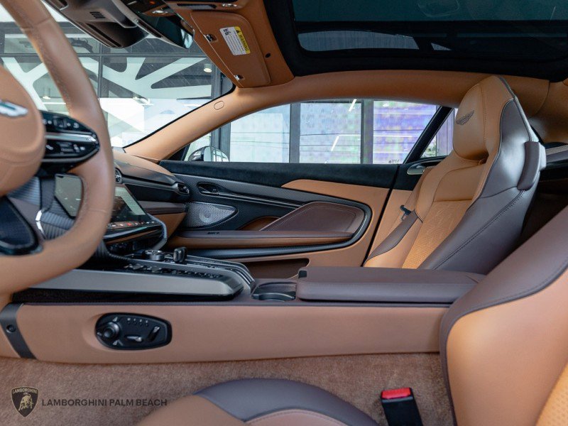 Used 2025 Aston Martin Vanquish image 25
