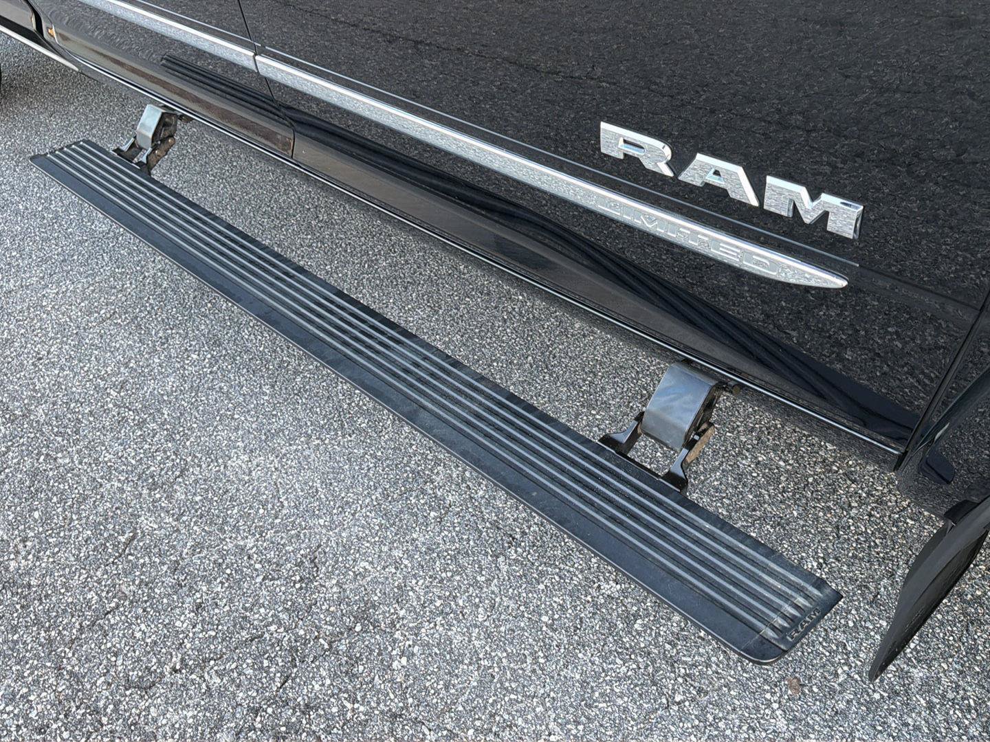 Used 2024 RAM 3500 Limited AWD/4WD image 6