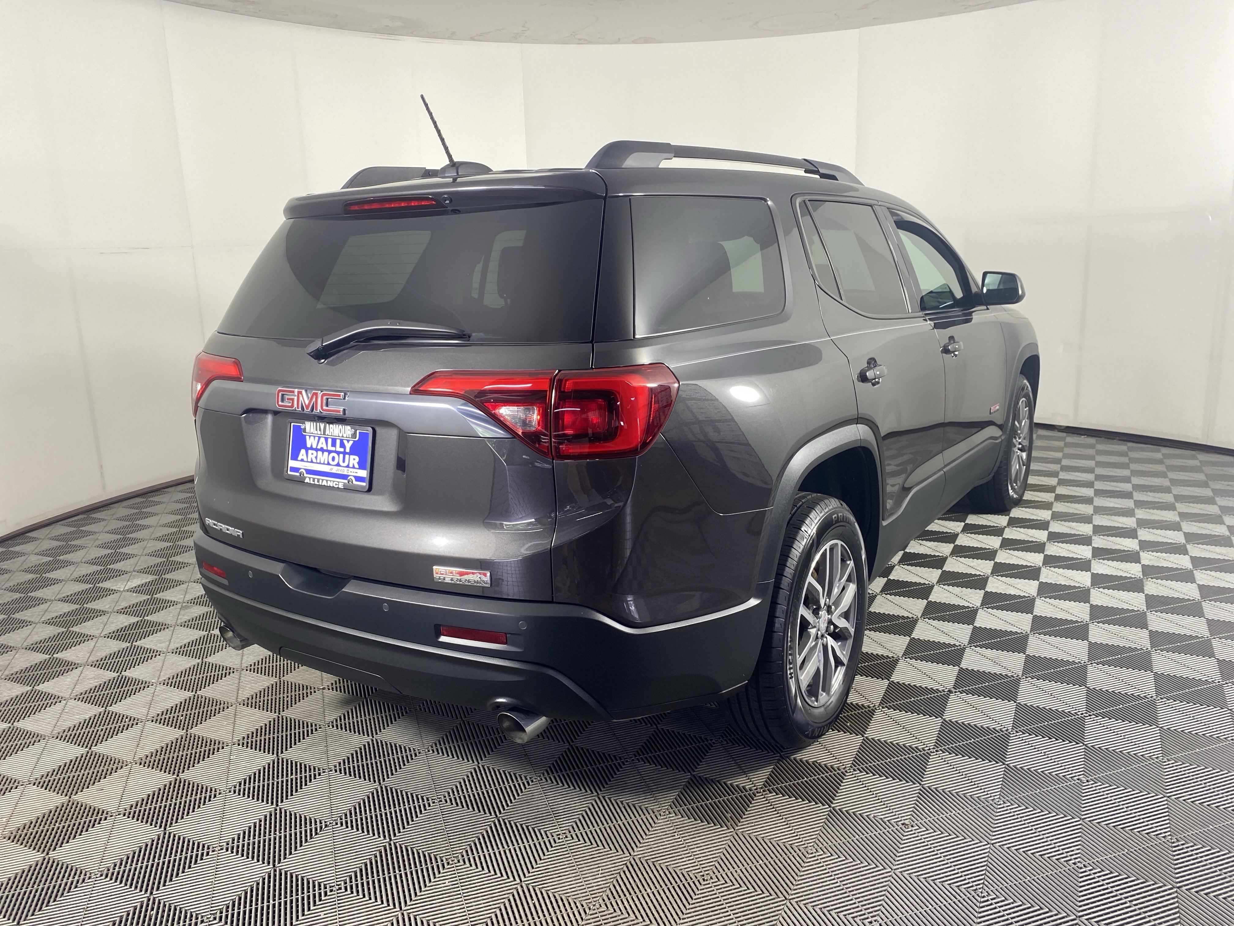 Used 2017 GMC Acadia SLE w/ Driver Alert Package I AWD/4WD image 7