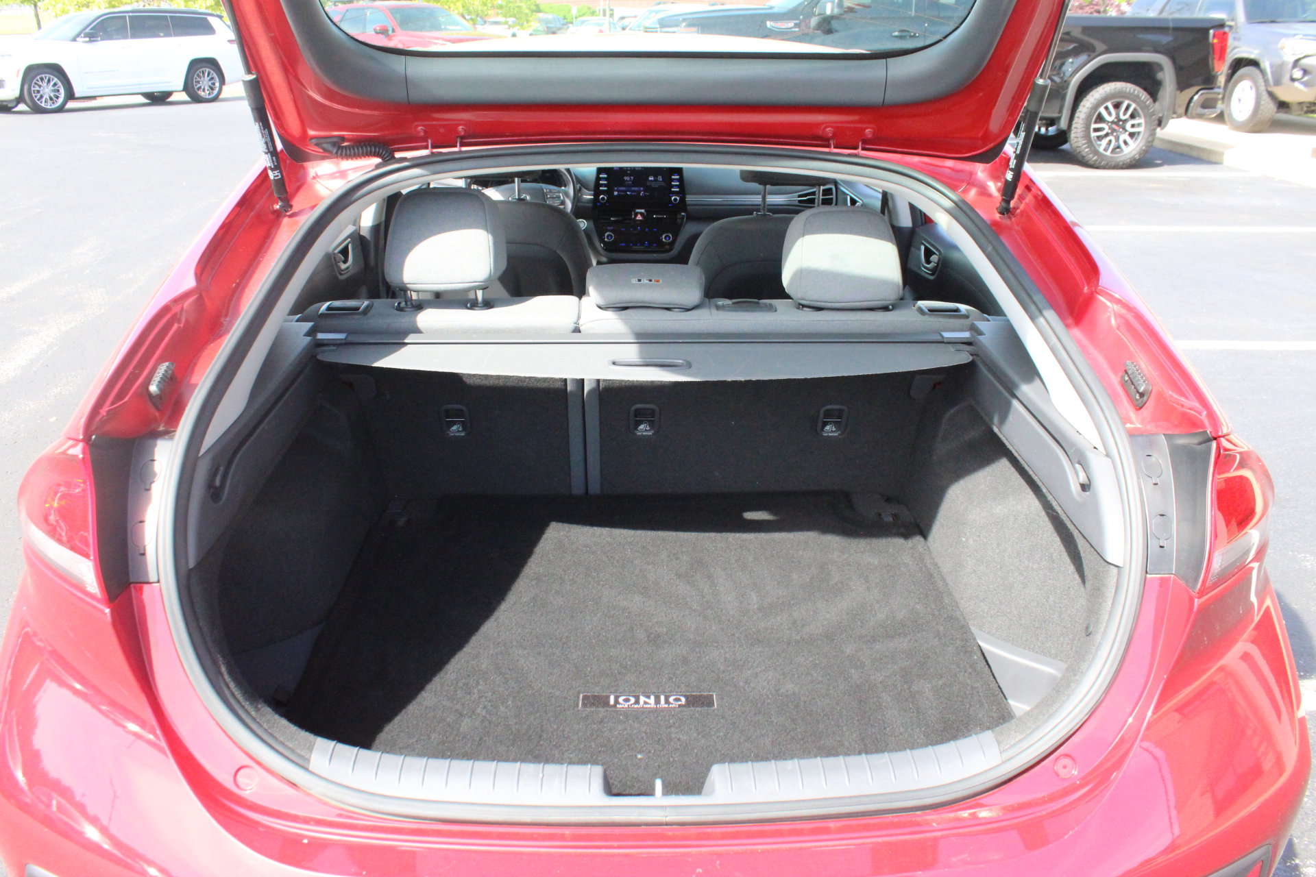 Used 2022 Hyundai Ioniq SE FWD image 28