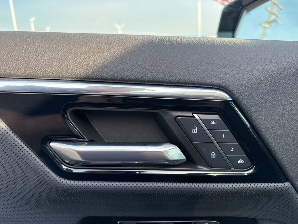 Used 2024 GMC Sierra EV Denali image 11