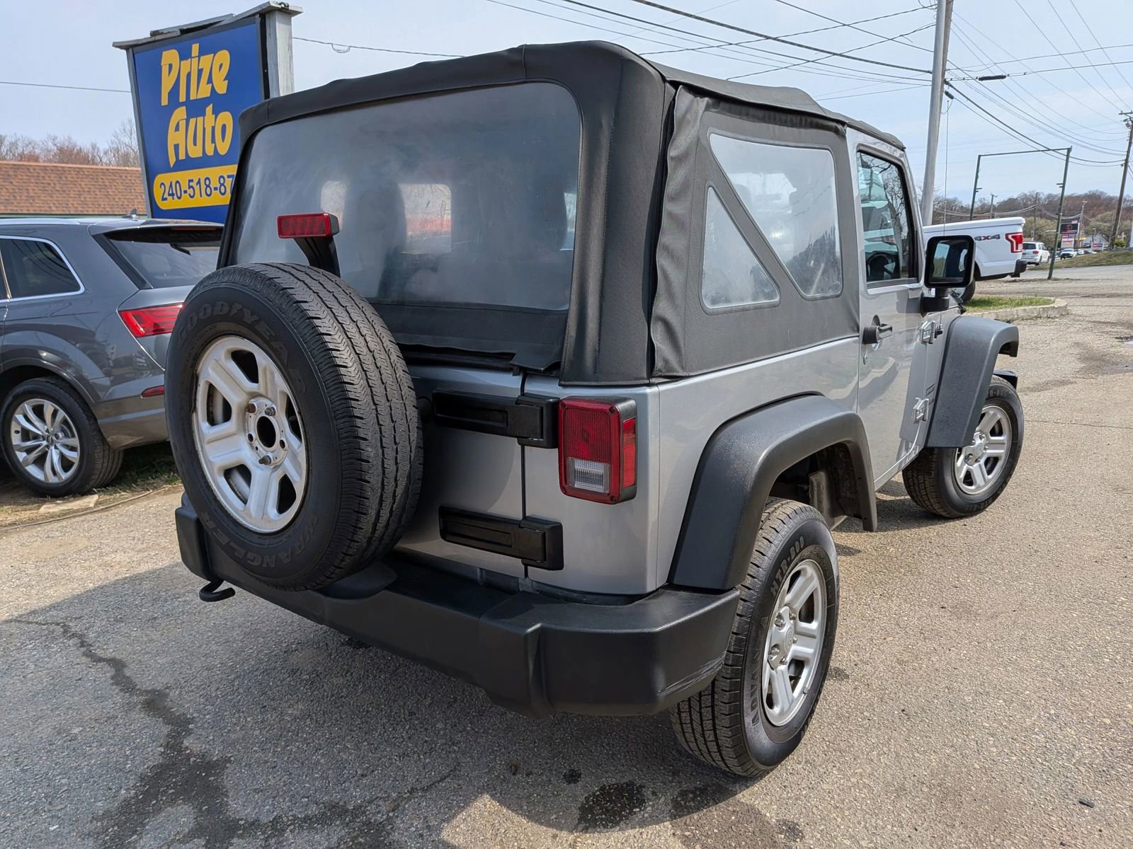 Used 2016 Jeep Wrangler Sport w/ Connectivity Group image 5