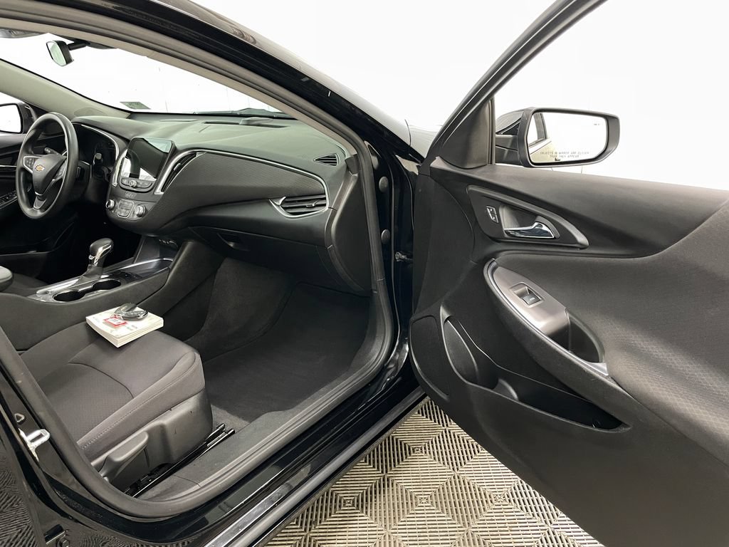 Certified 2021 Chevrolet Malibu LT FWD image 32