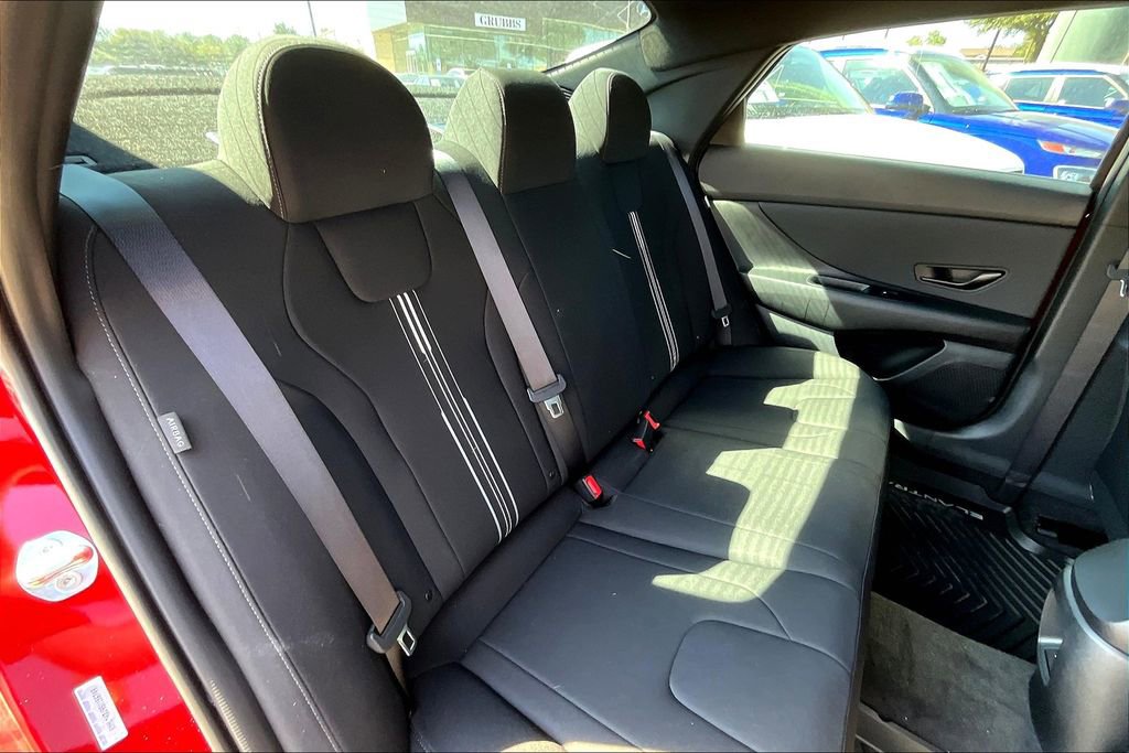 New 2025 Hyundai Elantra SEL image 17