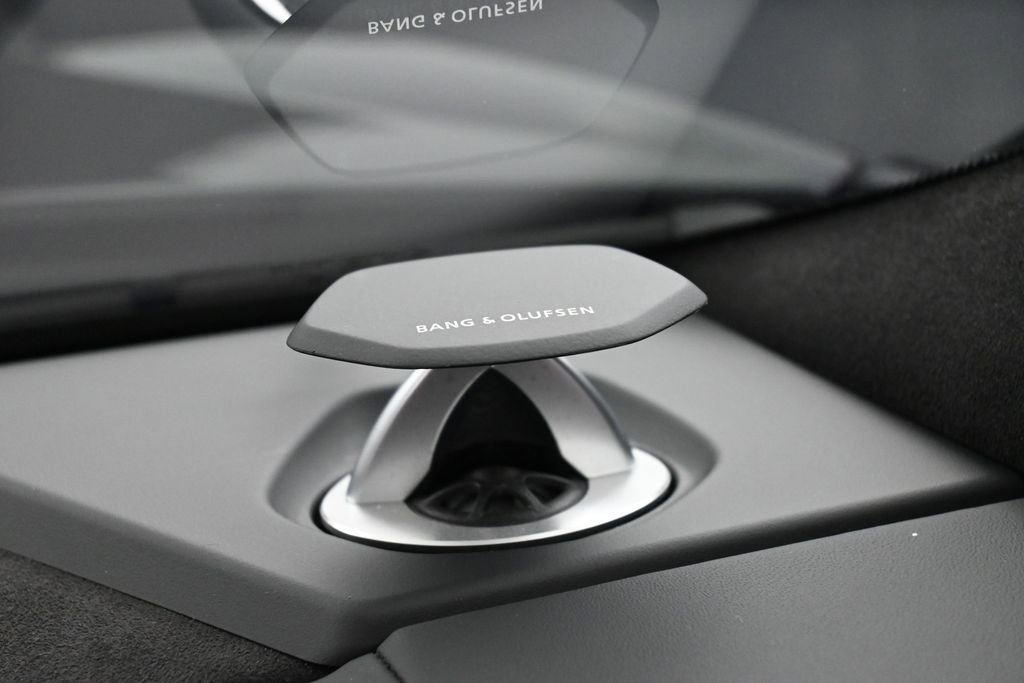 Used 2024 Lamborghini Urus S AWD/4WD image 32