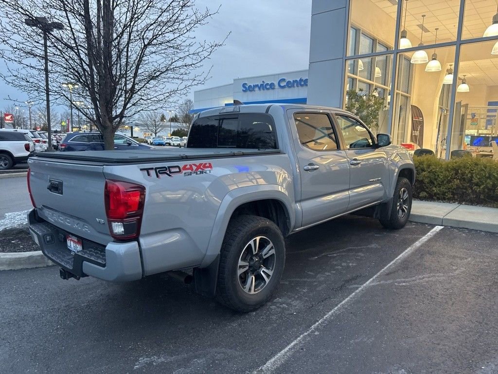 Used 2018 Toyota Tacoma TRD Sport image 3
