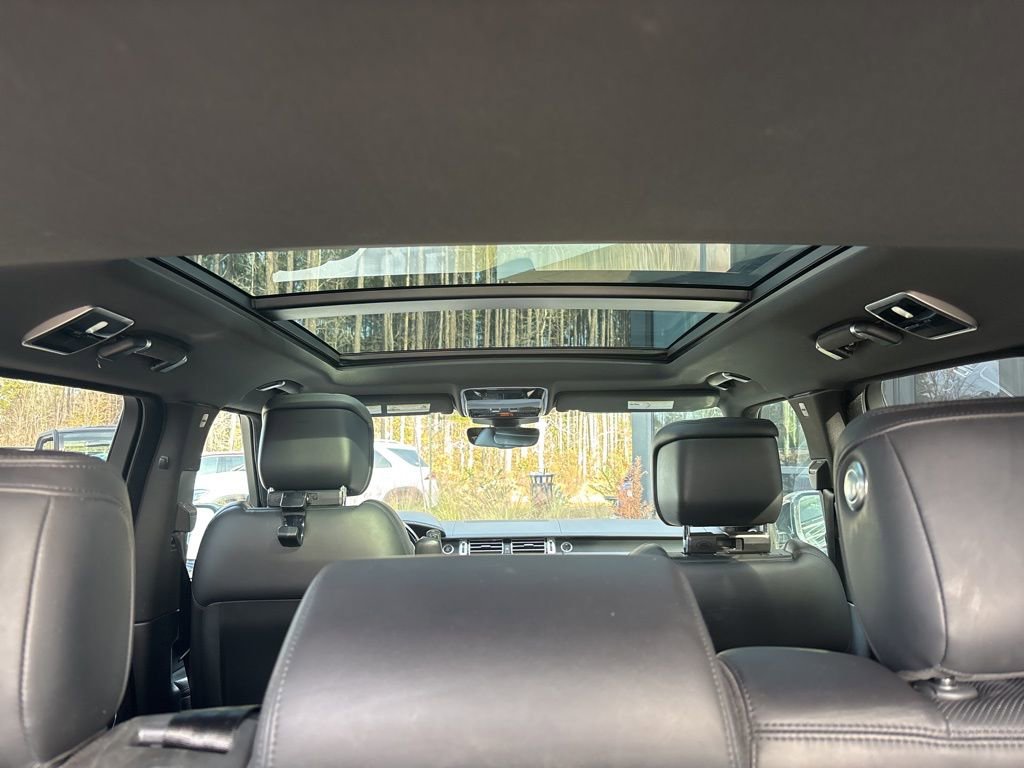 Used 2020 Land Rover Range Rover HSE image 17