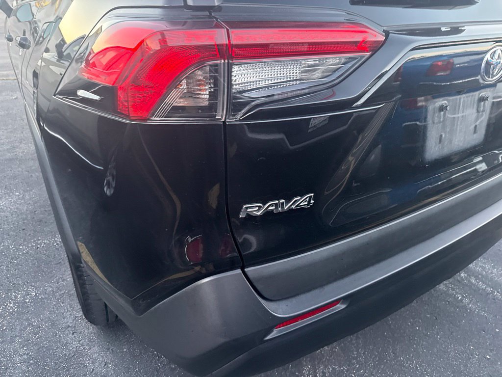 Used 2021 Toyota RAV4 XLE w/ XLE Grade Weather Package AWD/4WD image 6