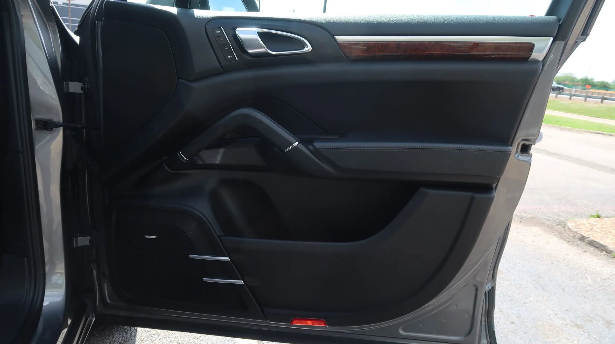 Used 2011 Porsche Cayenne S AWD/4WD image 46