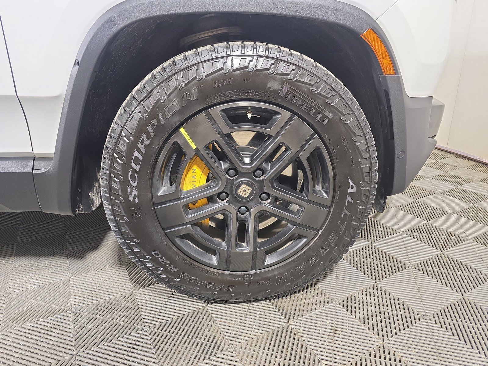 Used 2023 Rivian R1T Adventure AWD/4WD image 11