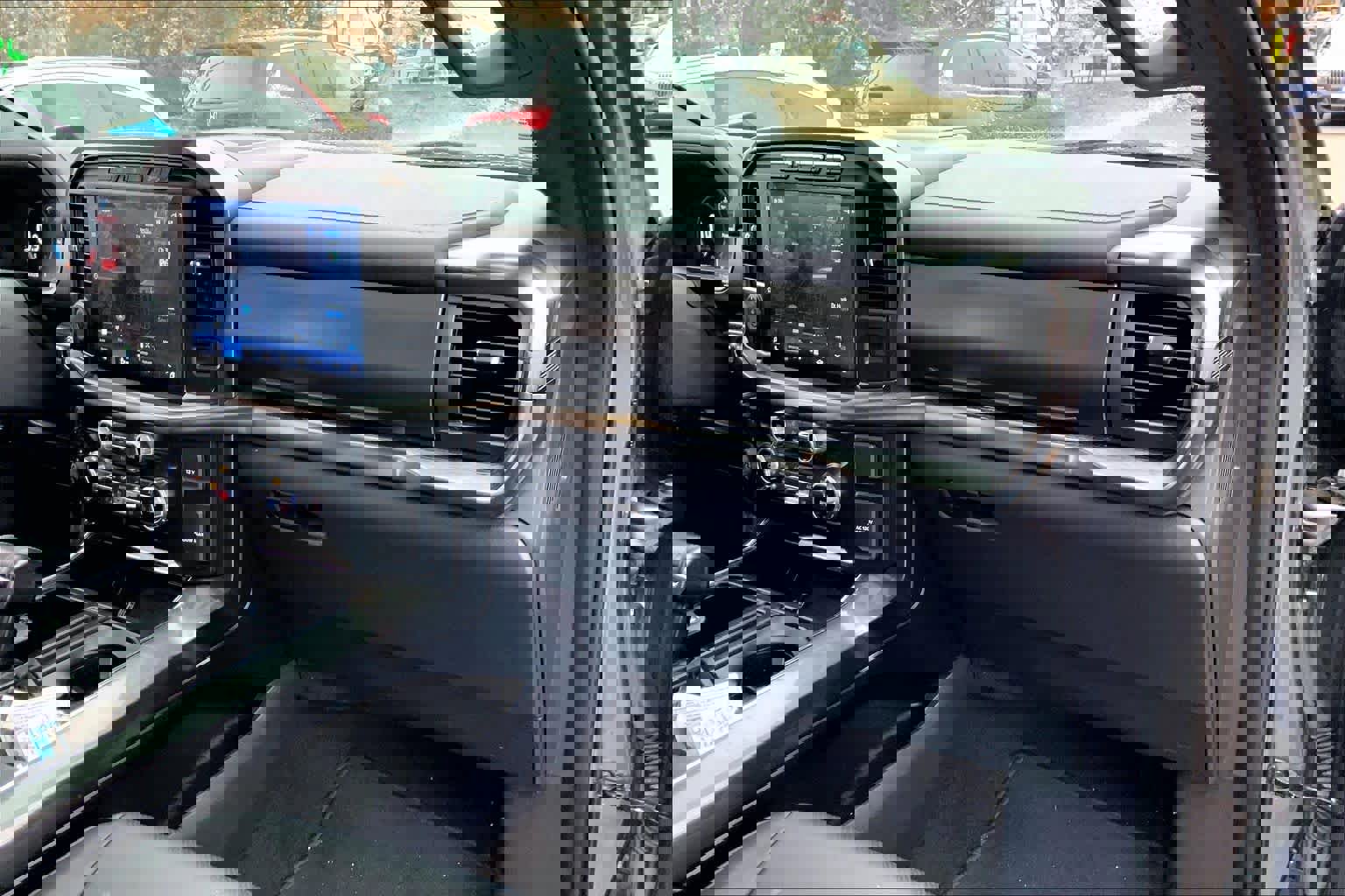 Used 2022 Ford F150 Lariat w/ Equipment Group 502A High image 18