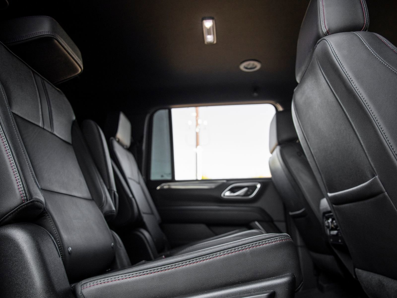 Used 2023 Chevrolet Suburban RST w/ Luxury Package image 35