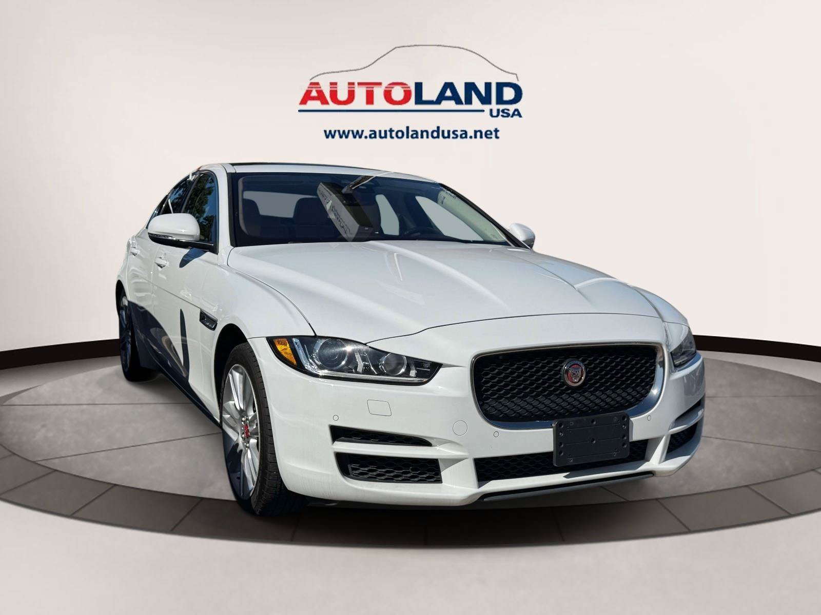 Used 2019 Jaguar XE Premium AWD/4WD image 2