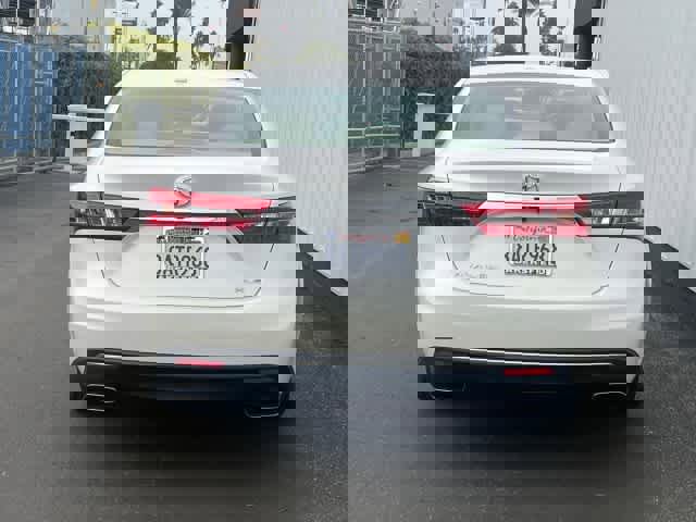 Used 2018 Toyota Avalon XLE Premium image 5