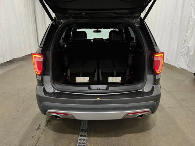 Used 2017 Ford Explorer XLT w/ Equipment Group 202A FWD image 14