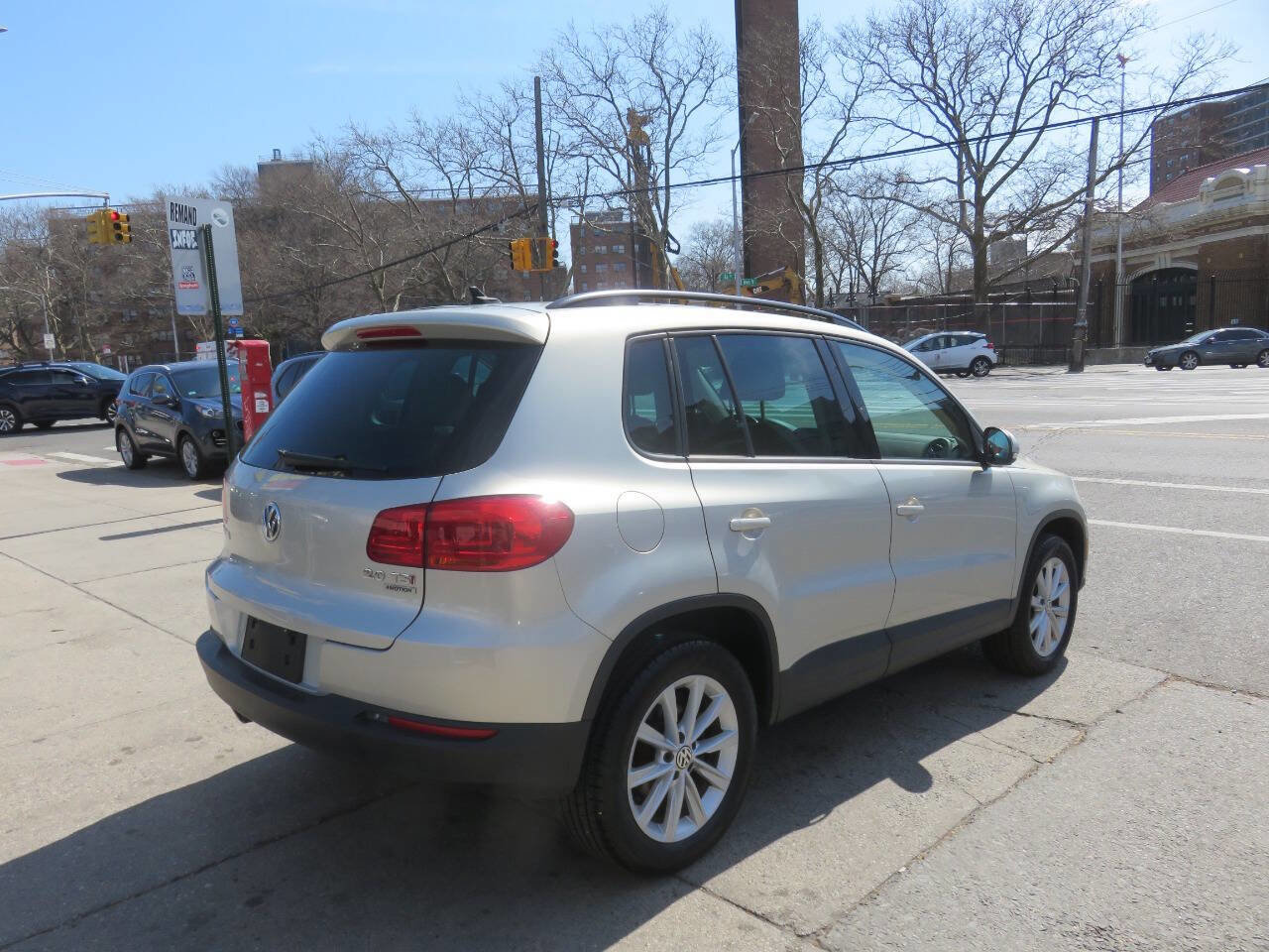 Used 2015 Volkswagen Tiguan S AWD/4WD image 4