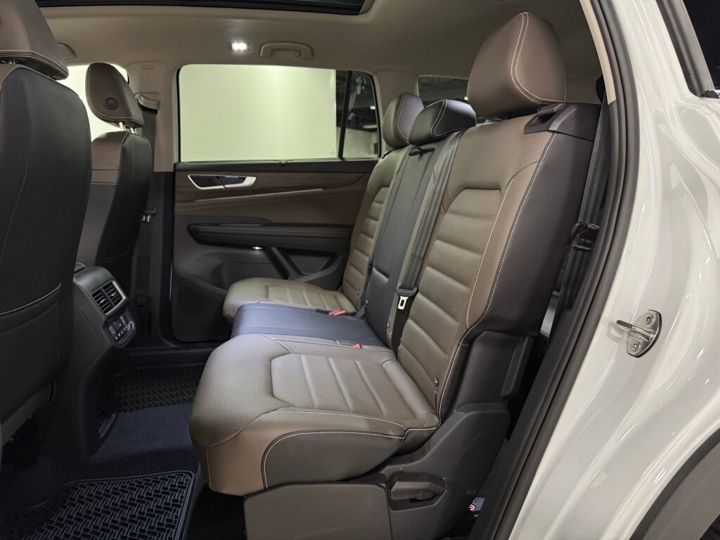 New 2026 Volkswagen Atlas SEL image 18