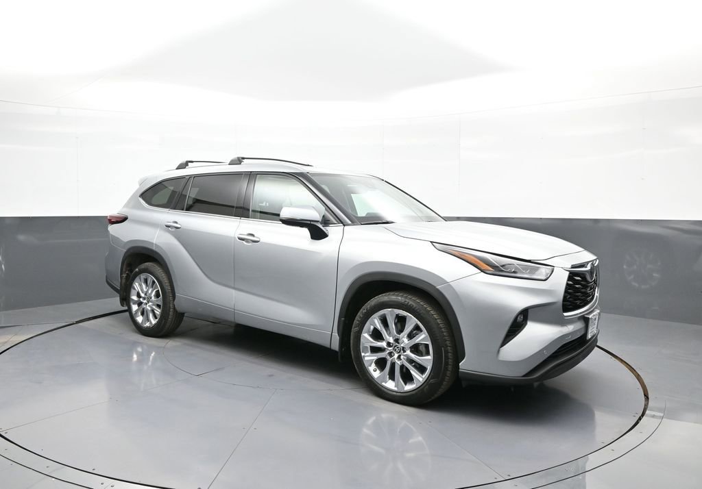 Certified 2024 Toyota Highlander Limited AWD/4WD image 4