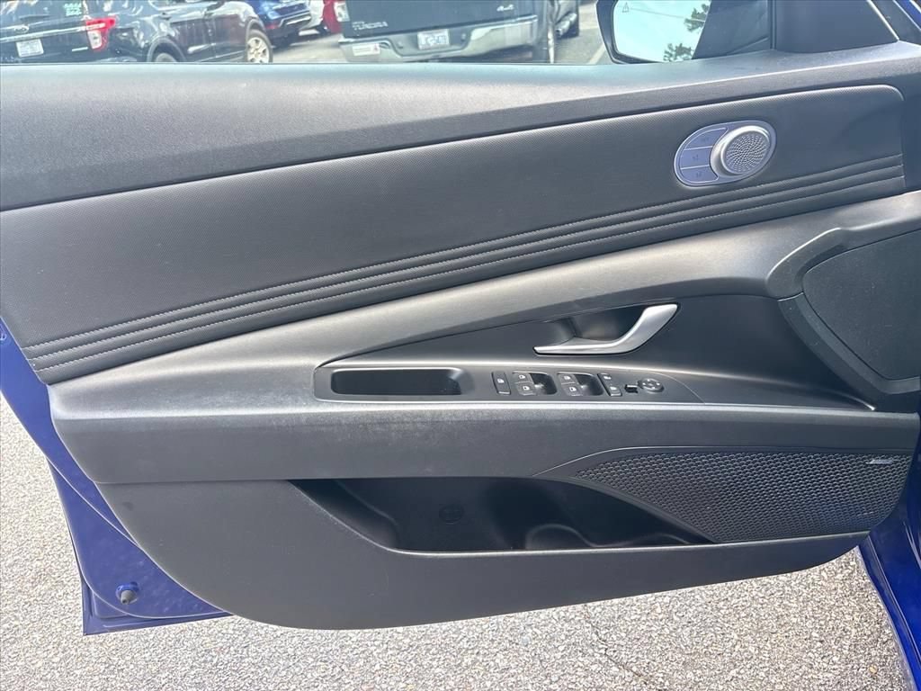 Used 2023 Hyundai Elantra Limited FWD image 9