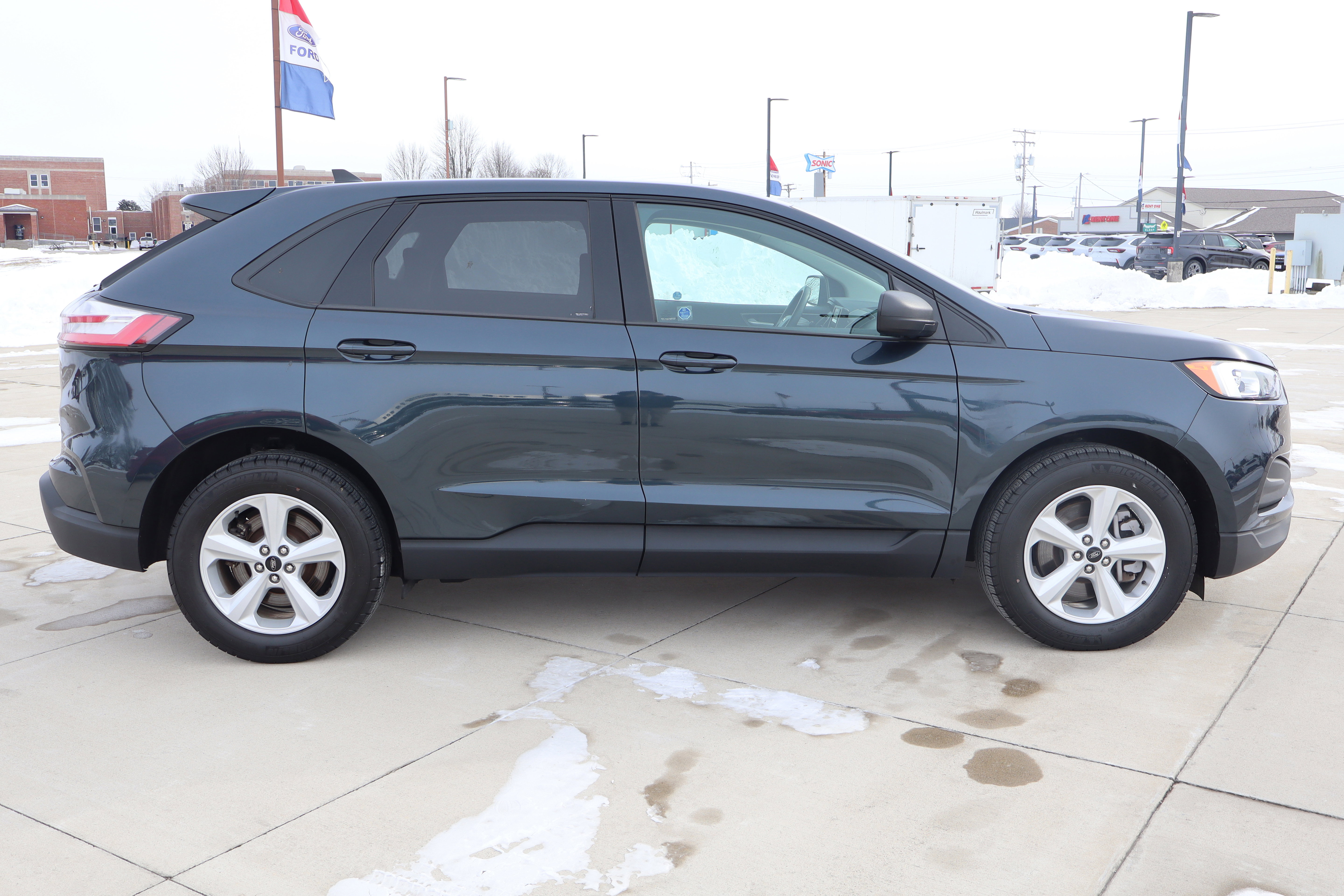 Used 2023 Ford Edge SE image 5
