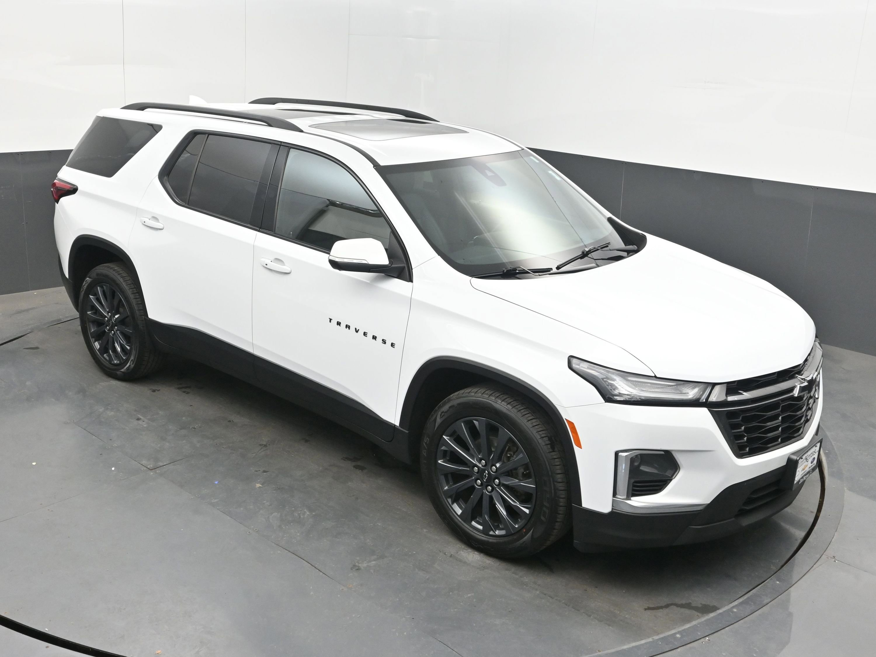 Used 2023 Chevrolet Traverse RS image 30