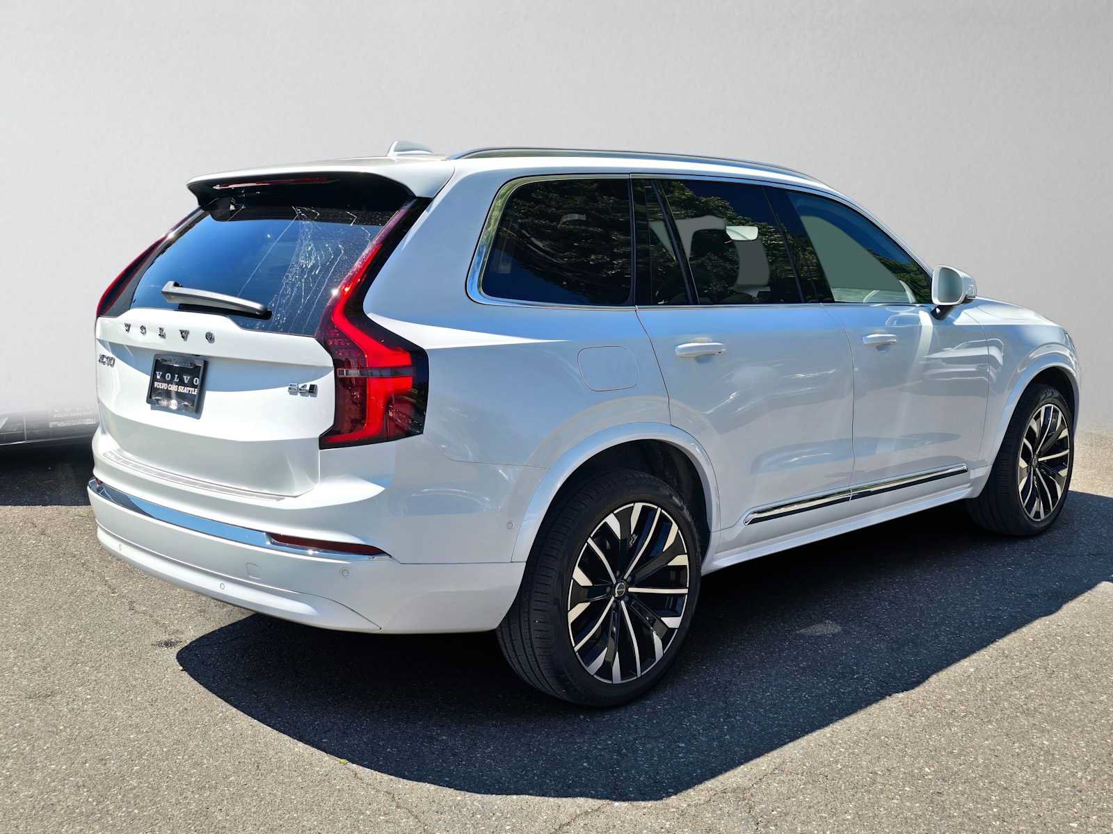 Certified 2026 Volvo XC90 B6 Plus w/ Protection Package Premier AWD/4WD image 3