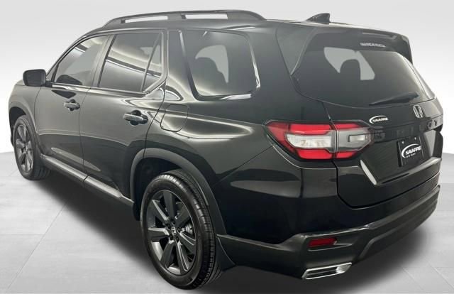 Used 2025 Honda Pilot Sport image 6