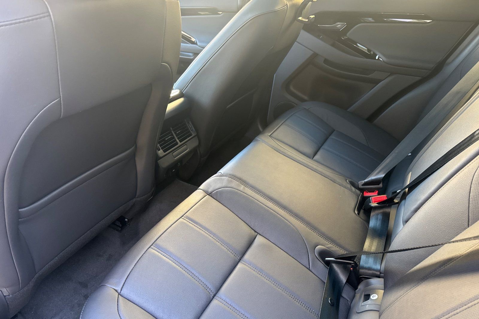 New 2026 Land Rover Range Rover Evoque Dynamic SE image 12