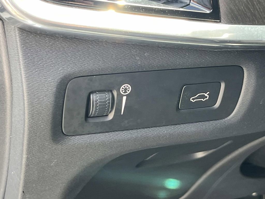 Used 2019 Volvo V90 T5 Cross Country w/ Advanced Package image 27