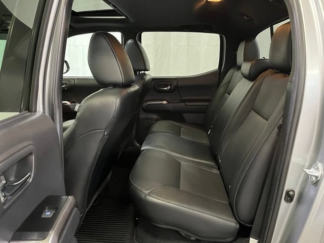 Used 2022 Toyota Tacoma Limited w/ Black Out Package (TMS) AWD/4WD image 12