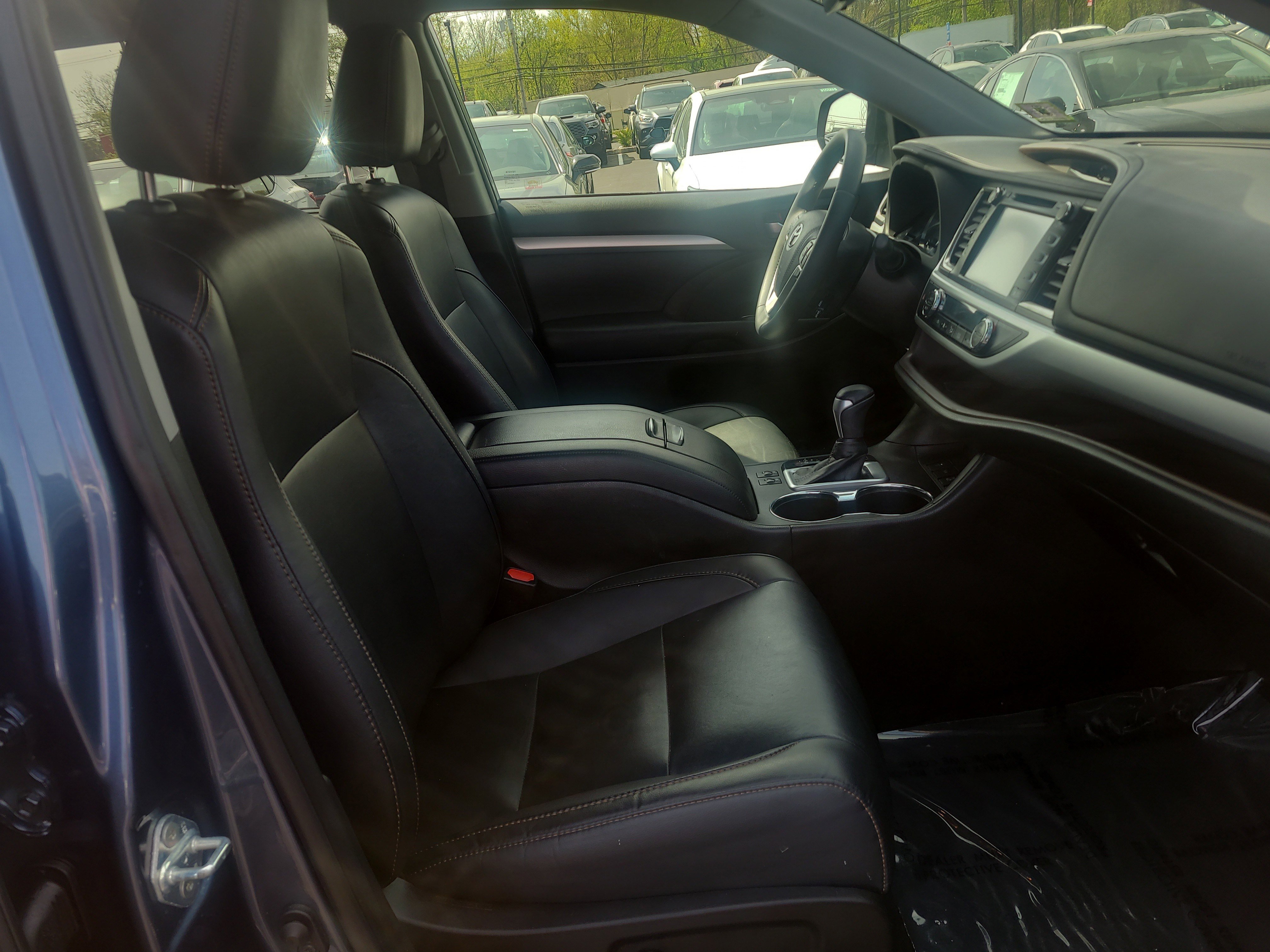 Used 2019 Toyota Highlander XLE AWD/4WD image 18