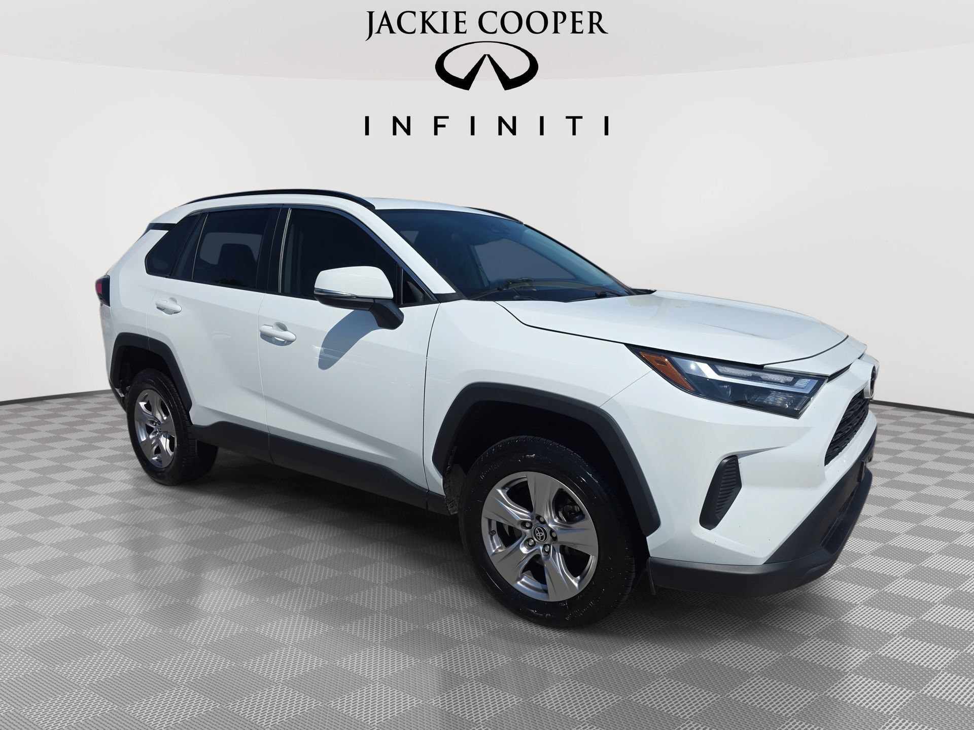 Used 2023 Toyota RAV4 XLE w/ Convenience Package FWD image 3