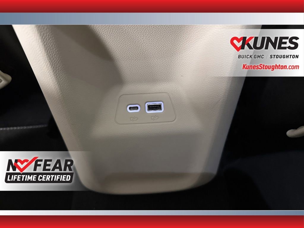 Used 2023 Buick Envision Essence image 40
