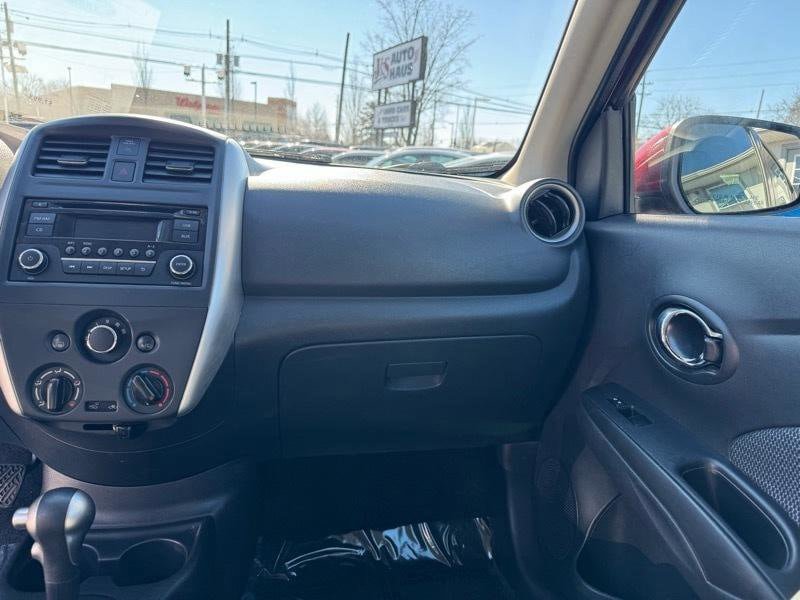 Used 2016 Nissan Versa SV image 10