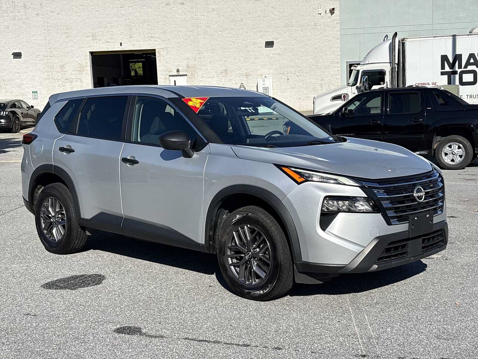 Used 2024 Nissan Rogue S AWD/4WD image 4