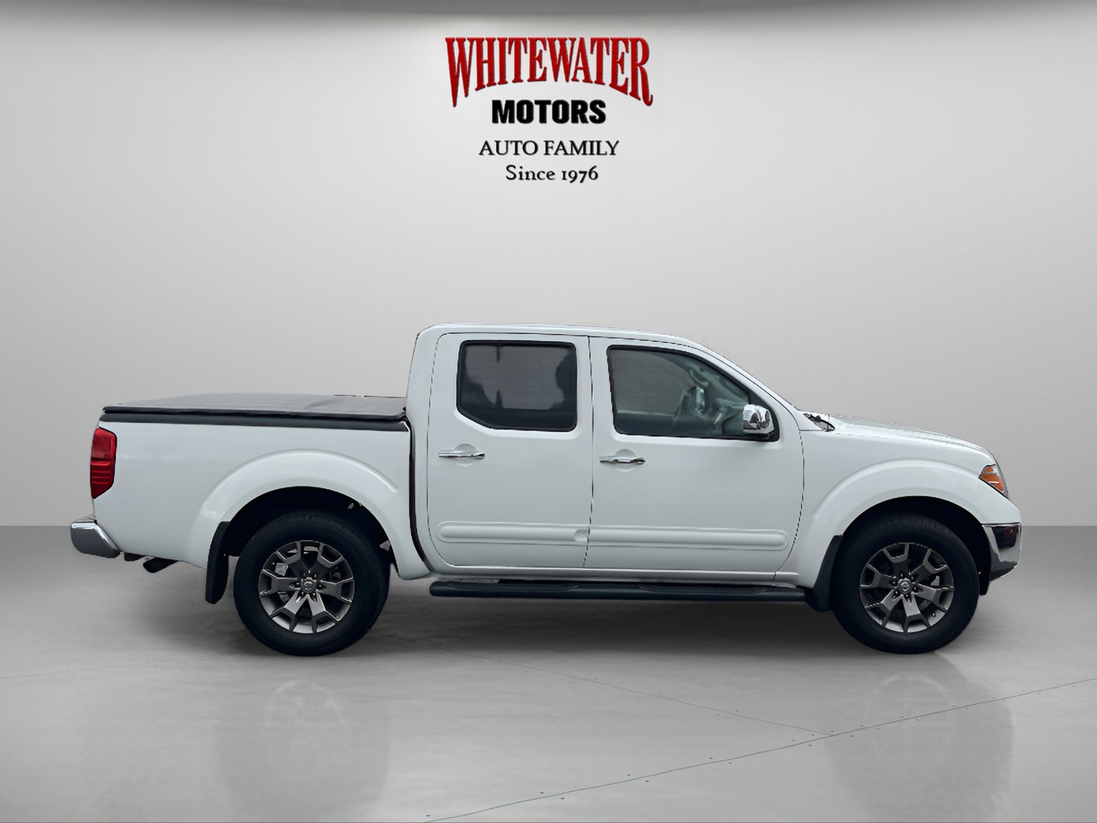 Used 2015 Nissan Frontier SL AWD/4WD image 6