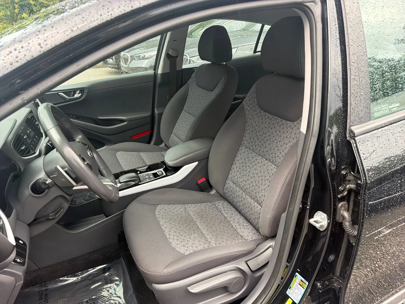 Used 2019 Hyundai Ioniq Electric FWD image 10