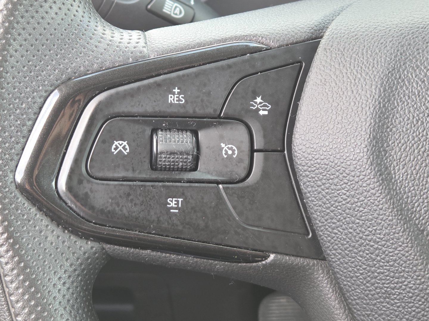 Used 2021 Chevrolet TrailBlazer LT w/ Sun and Liftgate Package FWD image 8