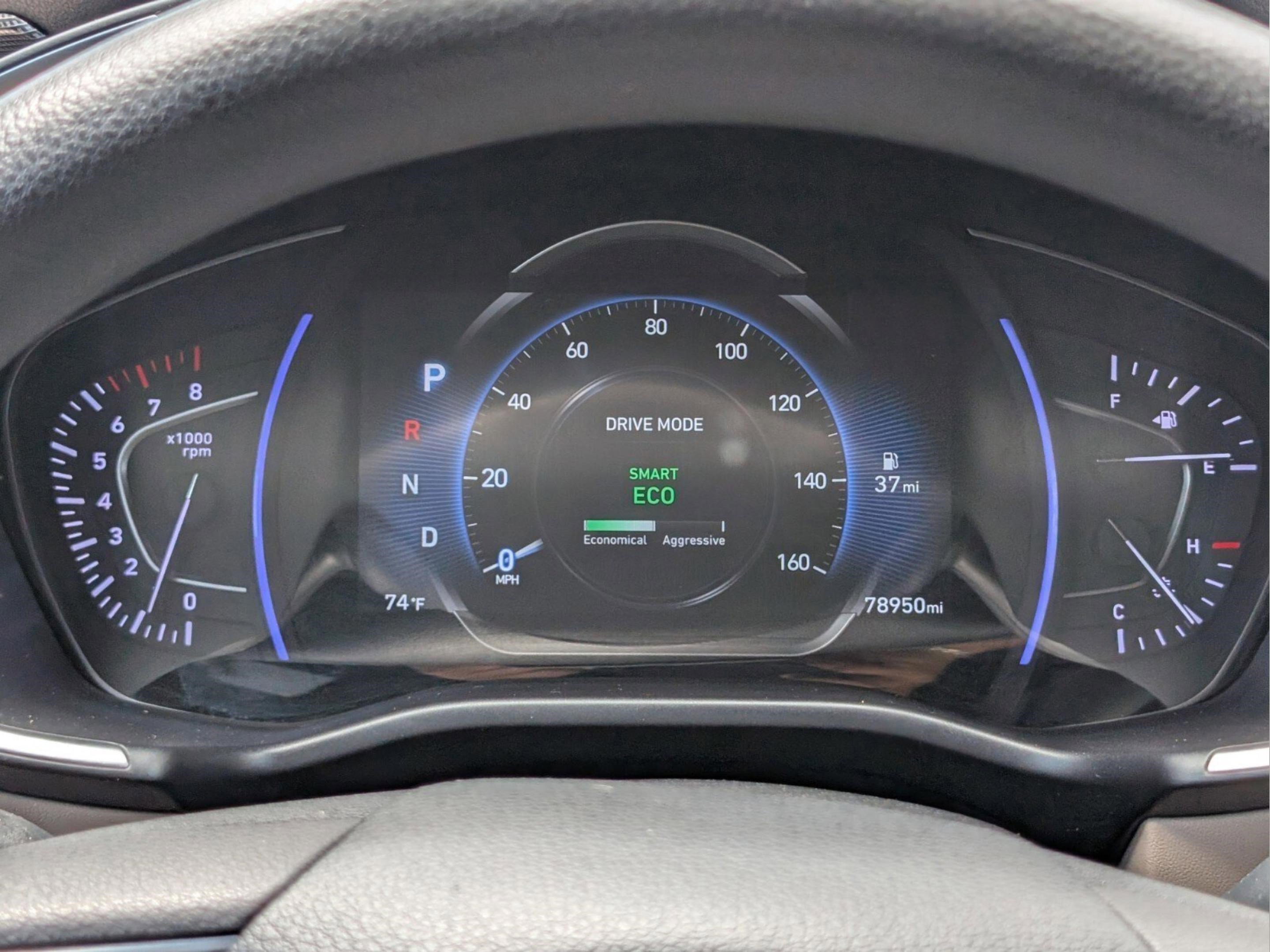 Used 2019 Hyundai Santa Fe SEL FWD image 16