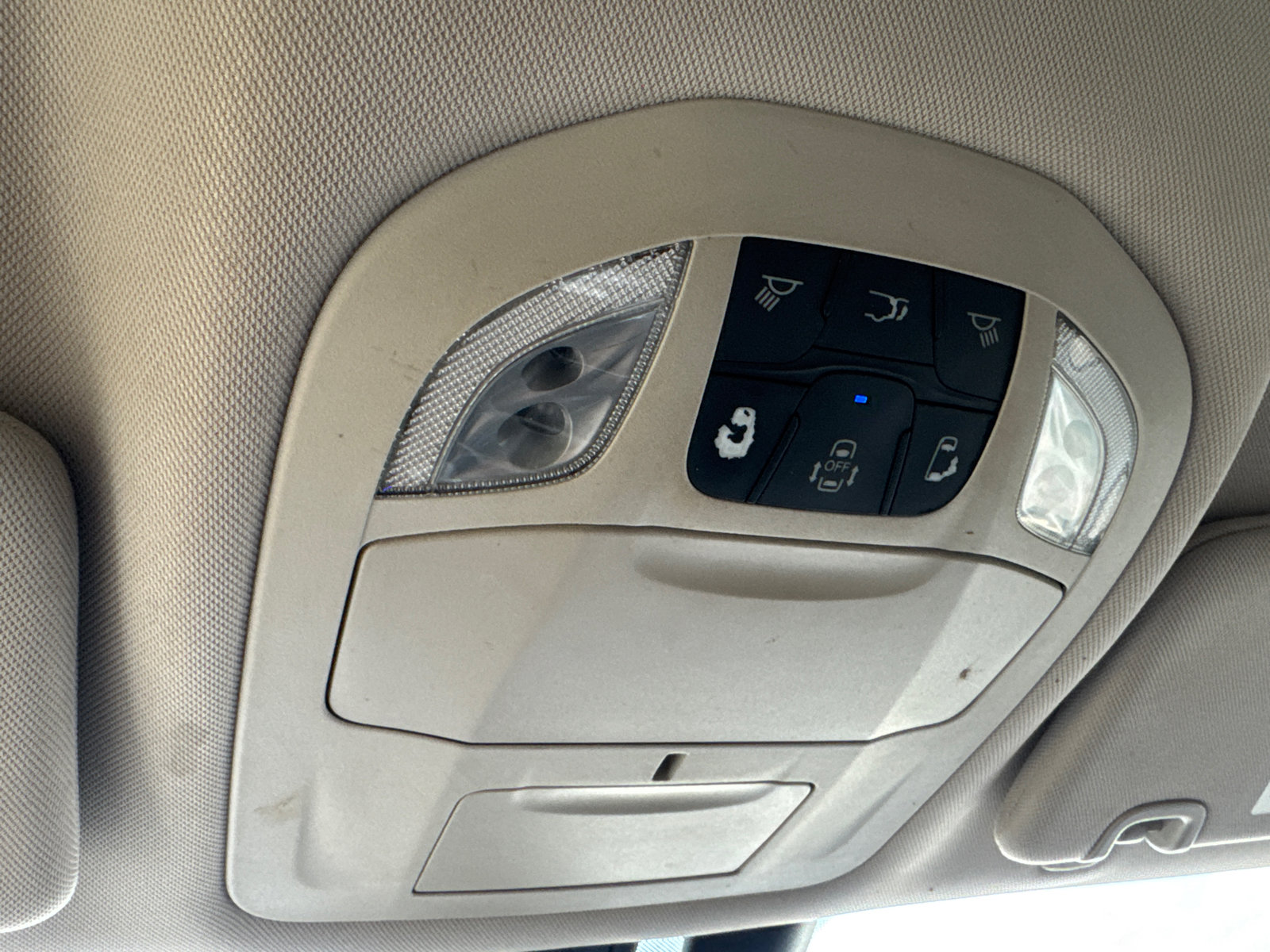 Used 2019 Chrysler Pacifica Touring Plus w/ Tire & Wheel Group FWD image 26