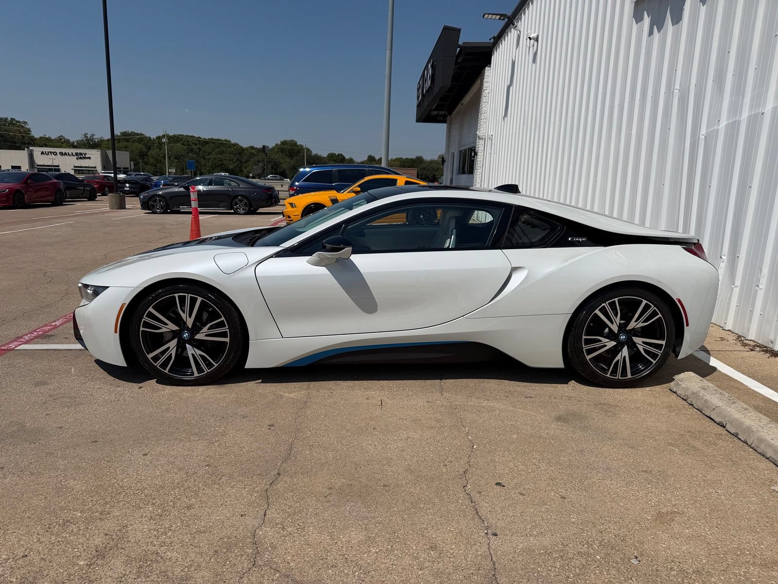 Used 2019 BMW i8 Coupe AWD/4WD image 3