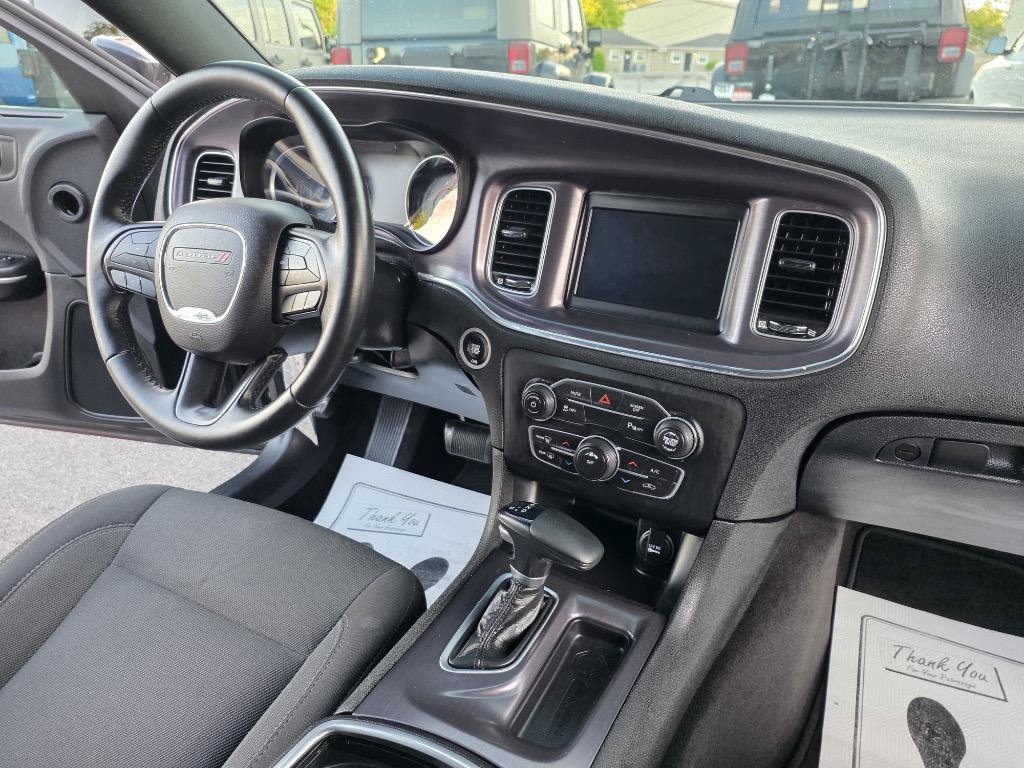 Used 2018 Dodge Charger SXT RWD image 26