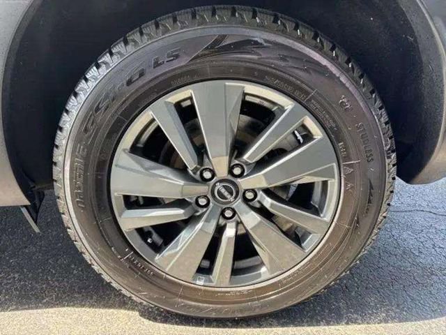 Used 2024 Nissan Pathfinder SV FWD image 12