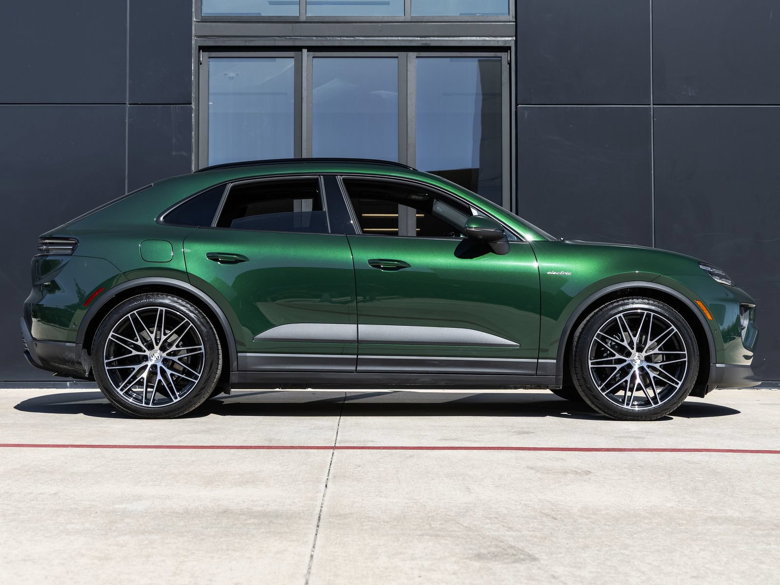 Certified 2025 Porsche Macan Electric RWD image 12